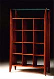 
      Libreria in teak, piano cristallo acidato.
      Teak-wood bookcase, acidified crystal top.
      cm. 114x40 h 190
      