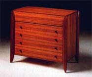 
      Cassettone in teak, con ribalta
      Teak-wood chest-of-drawers
      cm. 105x57 h 90
      